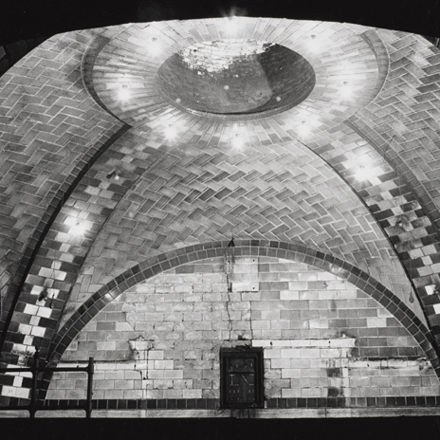 Ed Spiro. Change booth area, City Hall Station. 1972. Museum of the City of New York. X2010.11.13576.